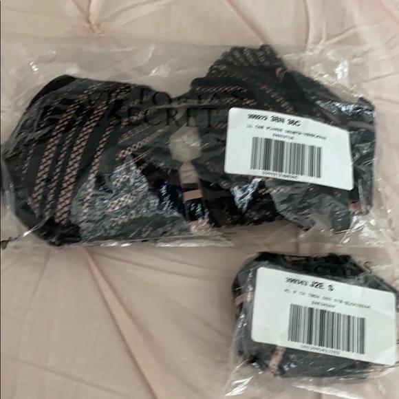 🌸Victoria Secret Plunge push up bra & Cheekies🌸 - Picture 7 of 7